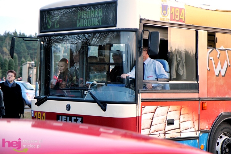 Tysiące mielczan na cmentarzach we Wszystkich Świętych