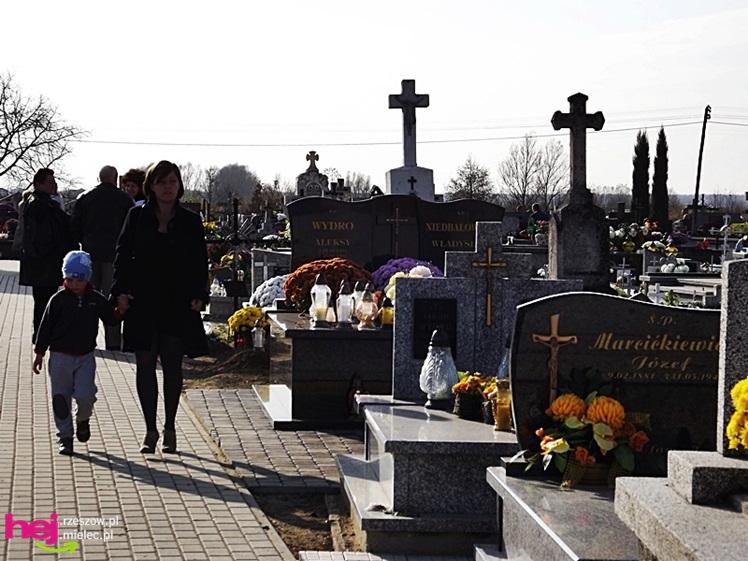 Tysiące mielczan na cmentarzach we Wszystkich Świętych