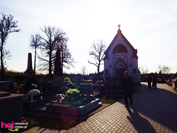 Tysiące mielczan na cmentarzach we Wszystkich Świętych