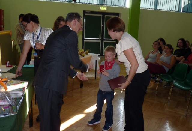 Uczniowie mieleckich szkół zbierali pieniądze dla chorej Amelki