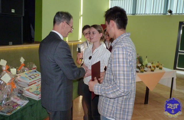Uczniowie mieleckich szkół zbierali pieniądze dla chorej Amelki