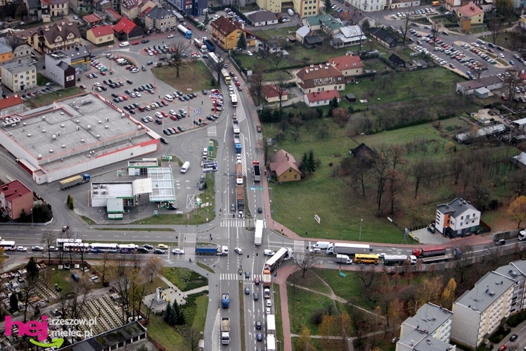 ZDJĘCIA LOTNICZE: zablokowane miasto, zablokowany wyjazd za mostem