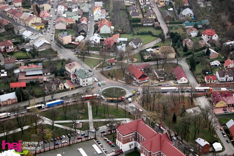 ZDJĘCIA LOTNICZE: zablokowane miasto, zablokowany wyjazd za mostem