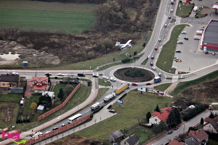 ZDJĘCIA LOTNICZE: zablokowane miasto, zablokowany wyjazd za mostem