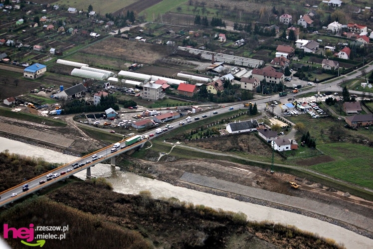 ZDJĘCIA LOTNICZE: zablokowane miasto, zablokowany wyjazd za mostem