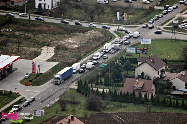 ZDJĘCIA LOTNICZE: zablokowane miasto, zablokowany wyjazd za mostem