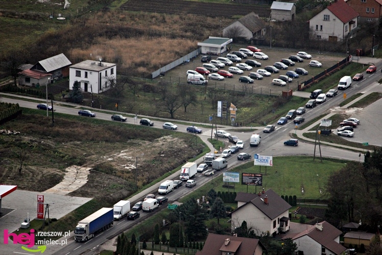 ZDJĘCIA LOTNICZE: zablokowane miasto, zablokowany wyjazd za mostem
