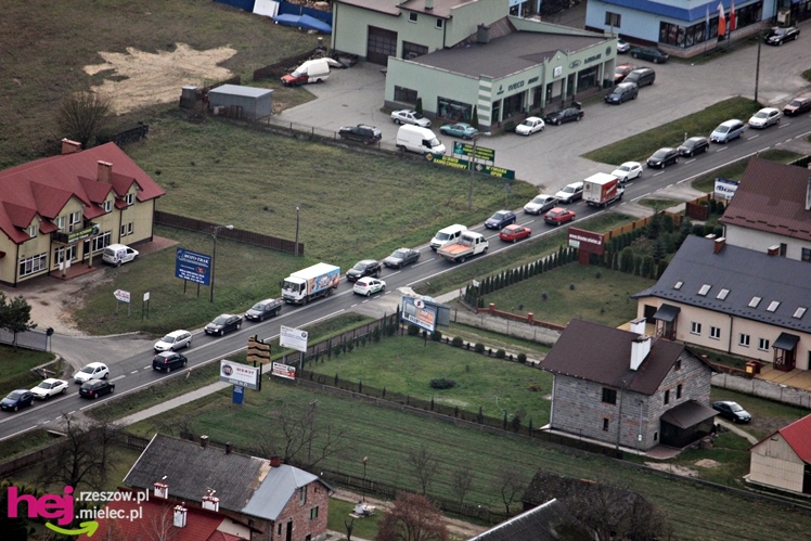 ZDJĘCIA LOTNICZE: zablokowane miasto, zablokowany wyjazd za mostem