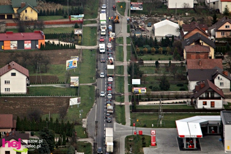 ZDJĘCIA LOTNICZE: zablokowane miasto, zablokowany wyjazd za mostem