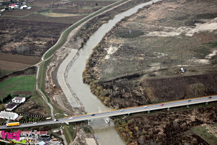ZDJĘCIA LOTNICZE: zablokowane miasto, zablokowany wyjazd za mostem