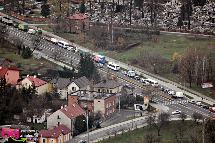 ZDJĘCIA LOTNICZE: zablokowane miasto, zablokowany wyjazd za mostem