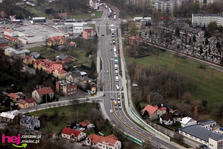 ZDJĘCIA LOTNICZE: zablokowane miasto, zablokowany wyjazd za mostem