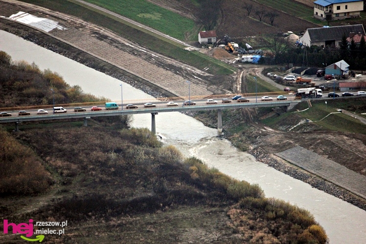 ZDJĘCIA LOTNICZE: zablokowane miasto, zablokowany wyjazd za mostem