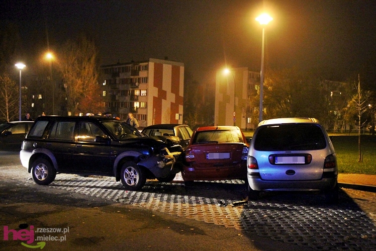 Terenówką wjechał w wysepkę, później w zaparkowane pojazdy
