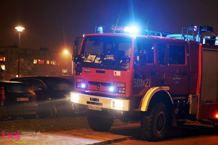 Terenówką wjechał w wysepkę, później w zaparkowane pojazdy