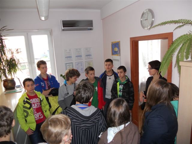 Uczniowie niepublicznego gimnazjum poznawali pracę Urzędu Skarbowego