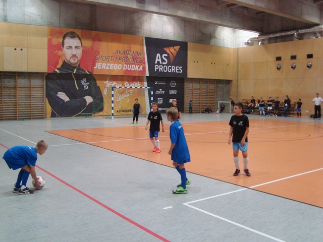 Młodzi piłkarze Stali Mielec w Krakowie: grali i oglądali mecz Polski U21