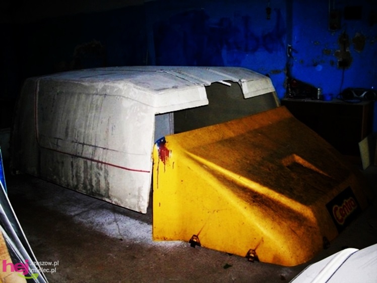 W małym warsztacie buduje prawdziwy katamaran! Chce zabrać niepełnosprawne dzieci w rejs!