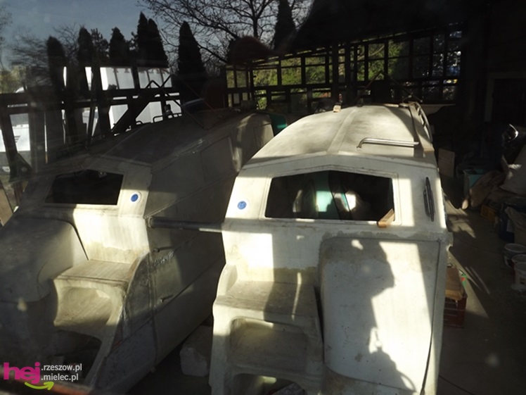 W małym warsztacie buduje prawdziwy katamaran! Chce zabrać niepełnosprawne dzieci w rejs!