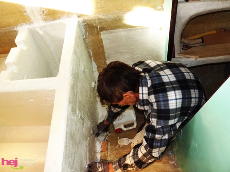 W małym warsztacie buduje prawdziwy katamaran! Chce zabrać niepełnosprawne dzieci w rejs!