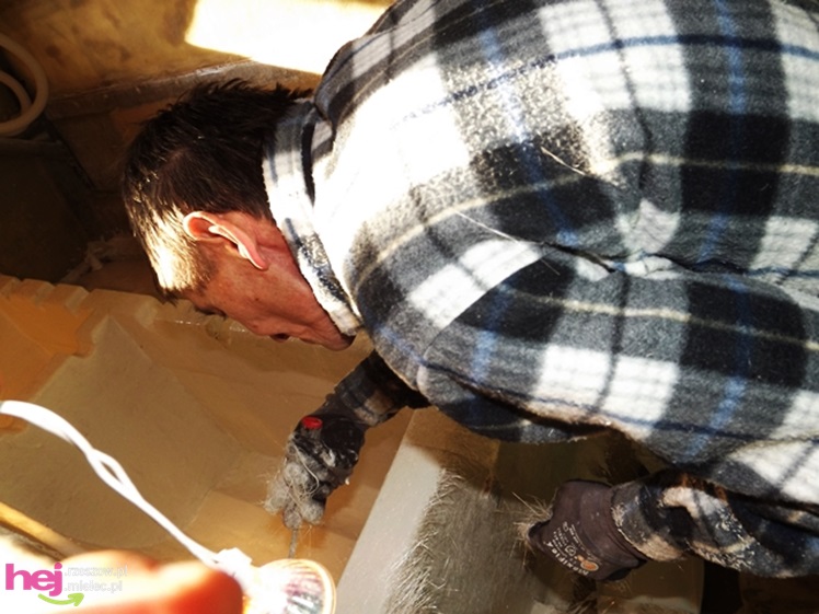 W małym warsztacie buduje prawdziwy katamaran! Chce zabrać niepełnosprawne dzieci w rejs!