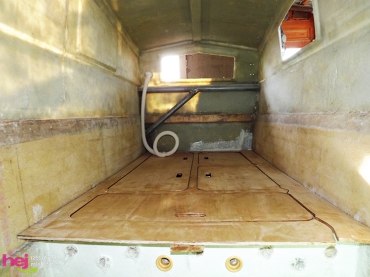 W małym warsztacie buduje prawdziwy katamaran! Chce zabrać niepełnosprawne dzieci w rejs!