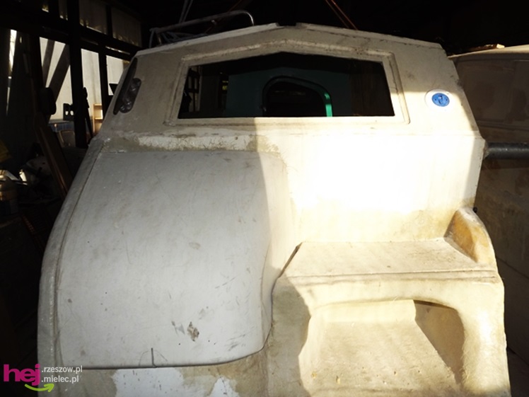 W małym warsztacie buduje prawdziwy katamaran! Chce zabrać niepełnosprawne dzieci w rejs!