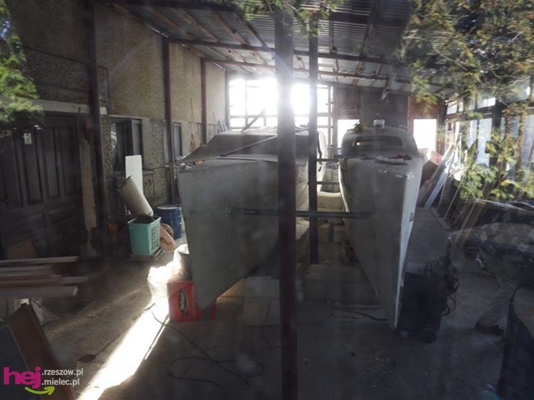 W małym warsztacie buduje prawdziwy katamaran! Chce zabrać niepełnosprawne dzieci w rejs!