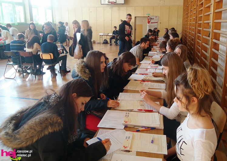 Widok, który buduje. Mielecki Dzień Dawcy Szpiku gromadzi tłumy dobrych ludzi