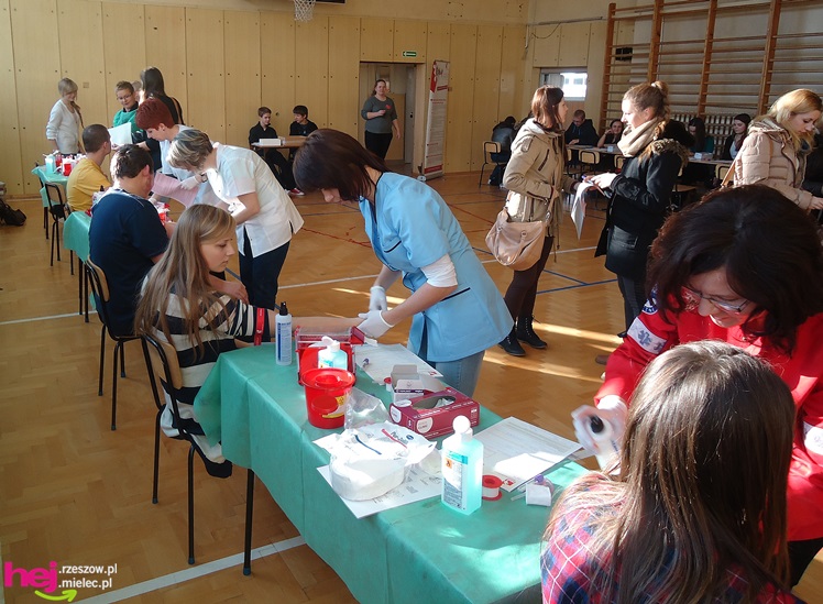 Widok, który buduje. Mielecki Dzień Dawcy Szpiku gromadzi tłumy dobrych ludzi