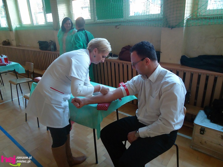Widok, który buduje. Mielecki Dzień Dawcy Szpiku gromadzi tłumy dobrych ludzi