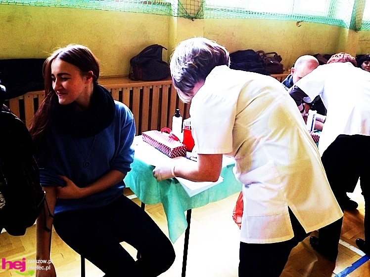 Widok, który buduje. Mielecki Dzień Dawcy Szpiku gromadzi tłumy dobrych ludzi