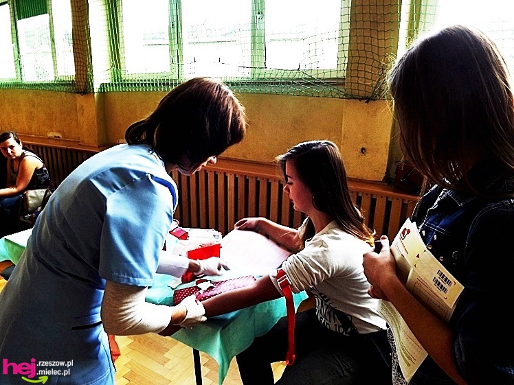 Widok, który buduje. Mielecki Dzień Dawcy Szpiku gromadzi tłumy dobrych ludzi