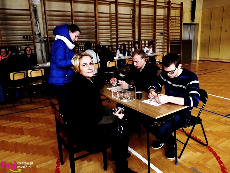 Widok, który buduje. Mielecki Dzień Dawcy Szpiku gromadzi tłumy dobrych ludzi