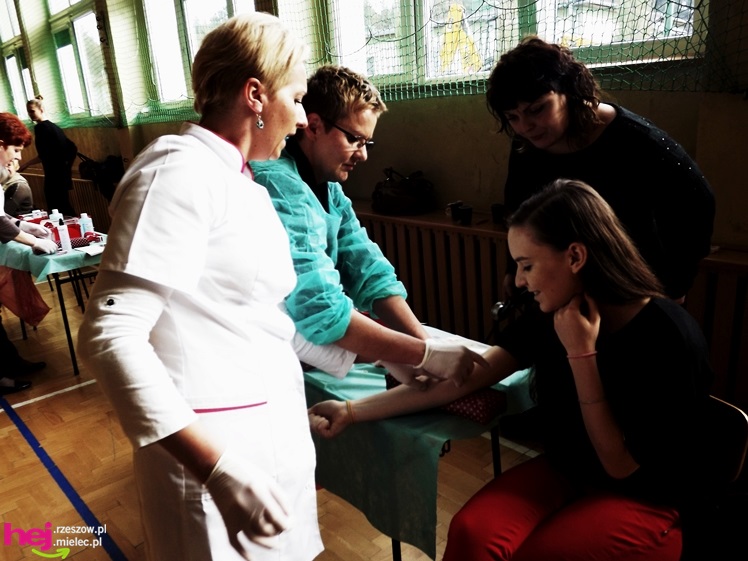 Widok, który buduje. Mielecki Dzień Dawcy Szpiku gromadzi tłumy dobrych ludzi