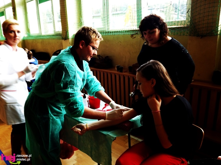 Widok, który buduje. Mielecki Dzień Dawcy Szpiku gromadzi tłumy dobrych ludzi