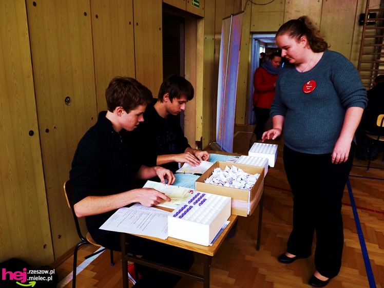 Widok, który buduje. Mielecki Dzień Dawcy Szpiku gromadzi tłumy dobrych ludzi