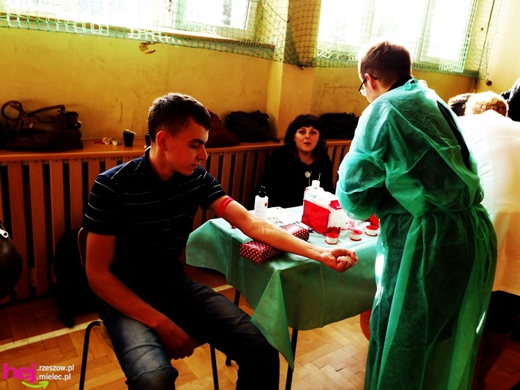 Widok, który buduje. Mielecki Dzień Dawcy Szpiku gromadzi tłumy dobrych ludzi