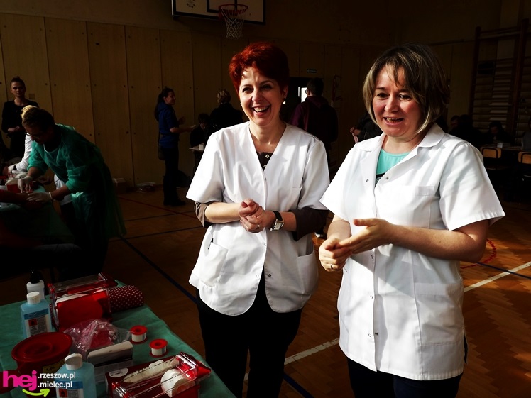 Widok, który buduje. Mielecki Dzień Dawcy Szpiku gromadzi tłumy dobrych ludzi