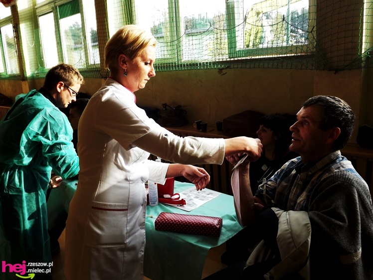 Widok, który buduje. Mielecki Dzień Dawcy Szpiku gromadzi tłumy dobrych ludzi