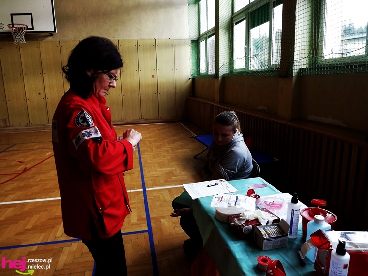 Widok, który buduje. Mielecki Dzień Dawcy Szpiku gromadzi tłumy dobrych ludzi