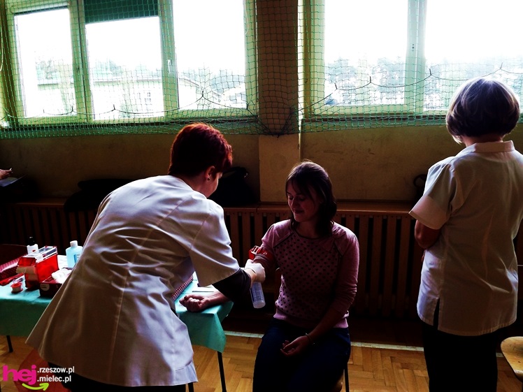 Widok, który buduje. Mielecki Dzień Dawcy Szpiku gromadzi tłumy dobrych ludzi