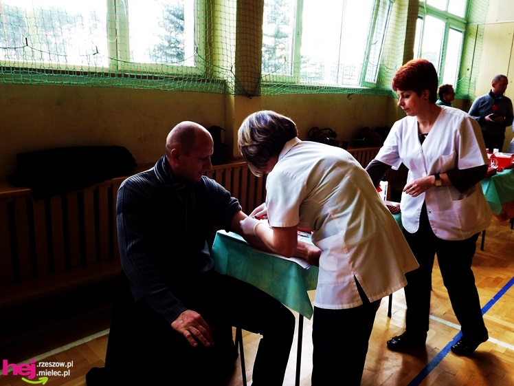 Widok, który buduje. Mielecki Dzień Dawcy Szpiku gromadzi tłumy dobrych ludzi