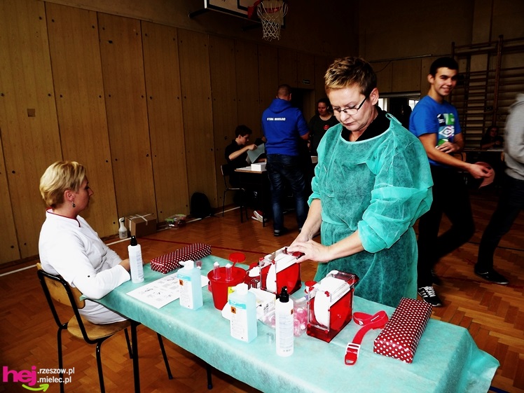 Widok, który buduje. Mielecki Dzień Dawcy Szpiku gromadzi tłumy dobrych ludzi