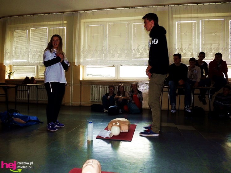 Widok, który buduje. Mielecki Dzień Dawcy Szpiku gromadzi tłumy dobrych ludzi