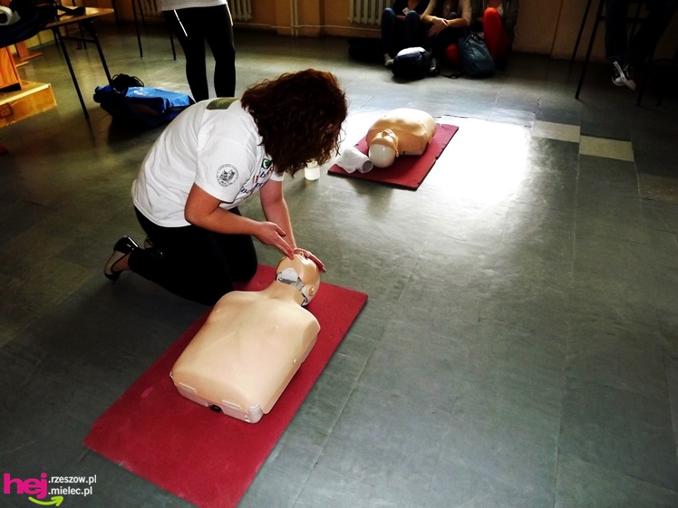 Widok, który buduje. Mielecki Dzień Dawcy Szpiku gromadzi tłumy dobrych ludzi