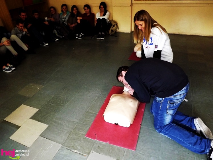 Widok, który buduje. Mielecki Dzień Dawcy Szpiku gromadzi tłumy dobrych ludzi