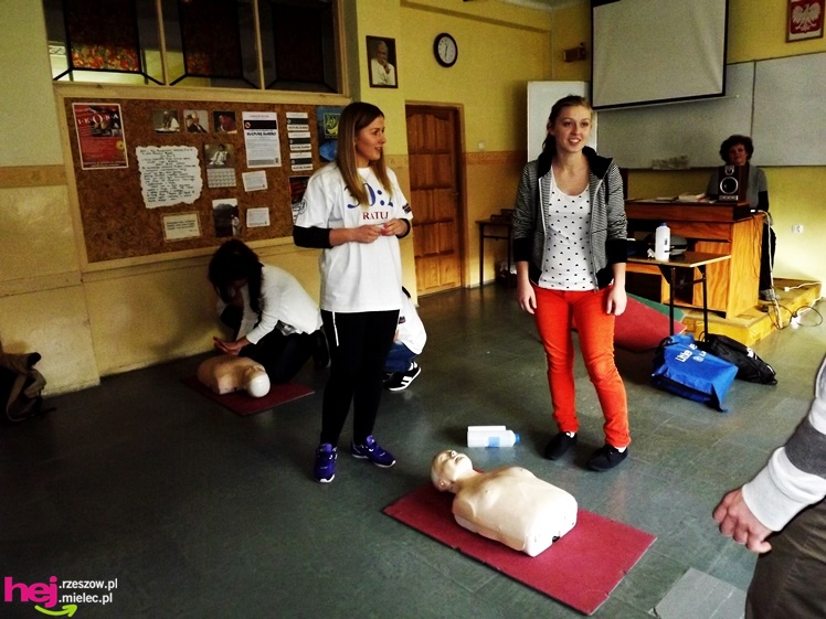 Widok, który buduje. Mielecki Dzień Dawcy Szpiku gromadzi tłumy dobrych ludzi