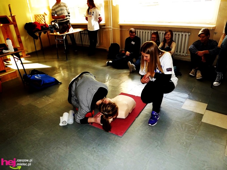 Widok, który buduje. Mielecki Dzień Dawcy Szpiku gromadzi tłumy dobrych ludzi