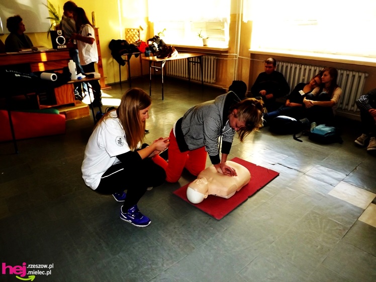 Widok, który buduje. Mielecki Dzień Dawcy Szpiku gromadzi tłumy dobrych ludzi